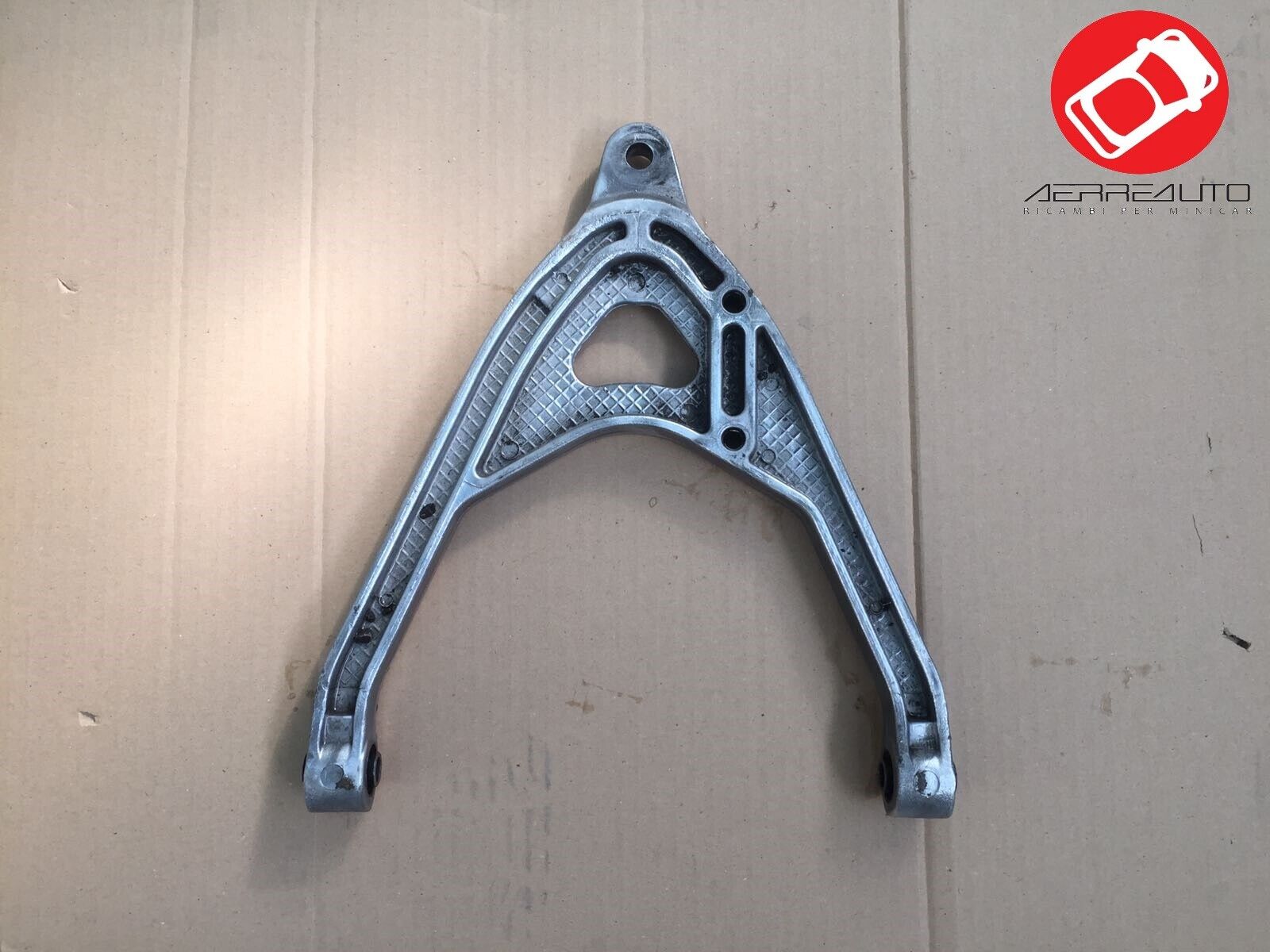 Vendo 4L005 BRACCIO TRIANGOLO SOSPENSIONE ANTERIORE AIXAM